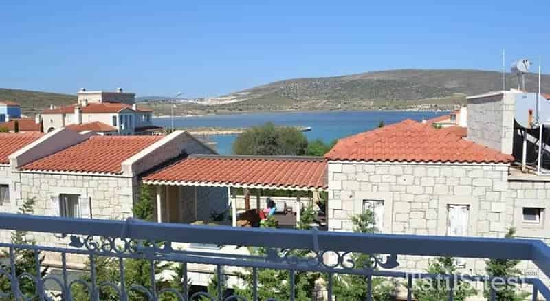 Lapis Port Surf Hotel